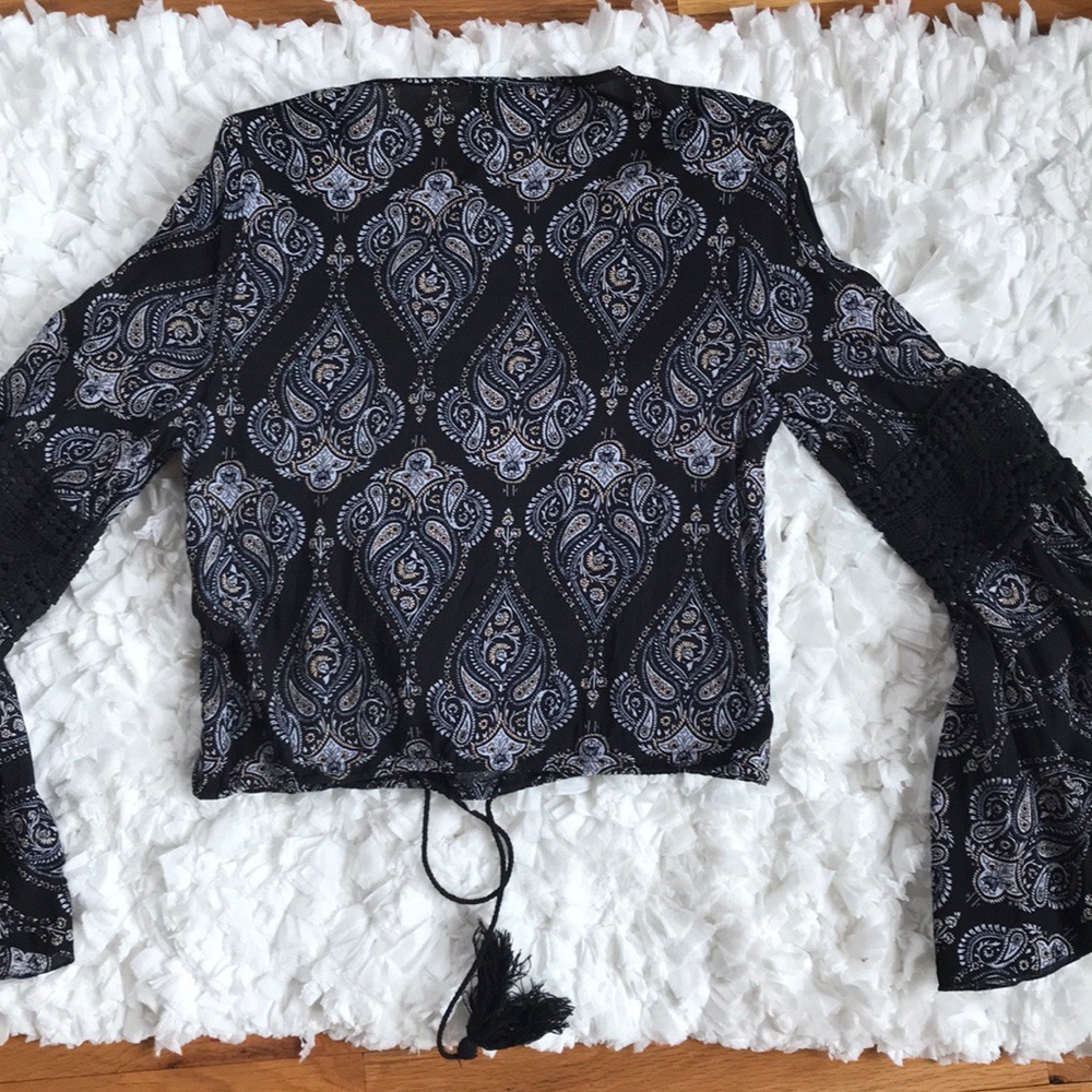 Kendall & Kylie Bell Sleeve Top - Picture 6 of 7